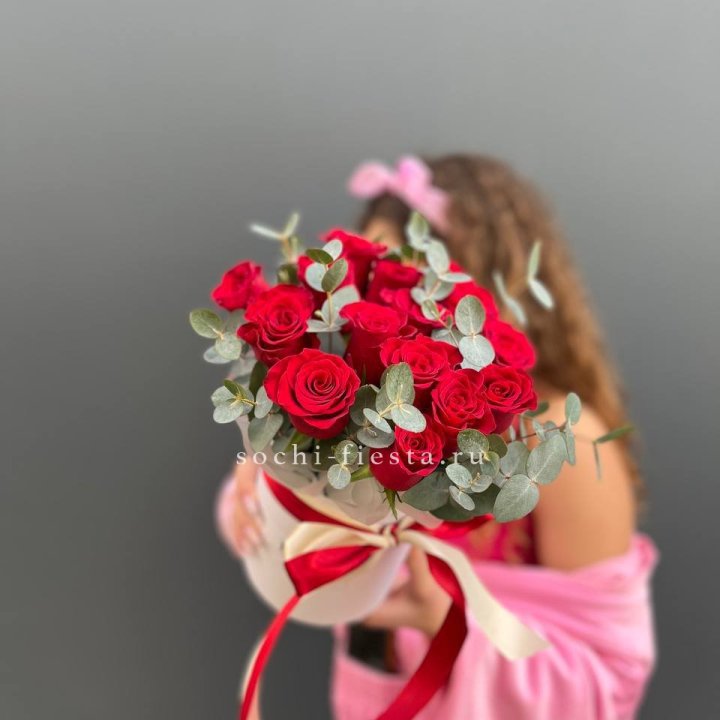 15 Красных роз в боксе №2 в Балаково