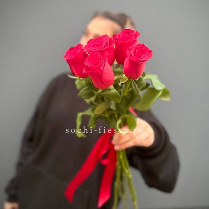 Букет 5 красных роз  в Балаково