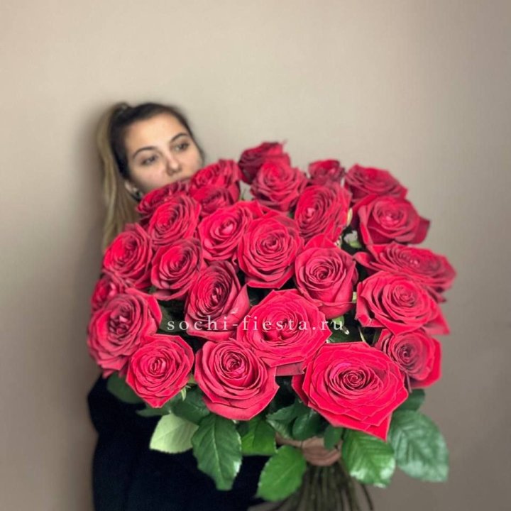 25 высоких роз в Балаково
