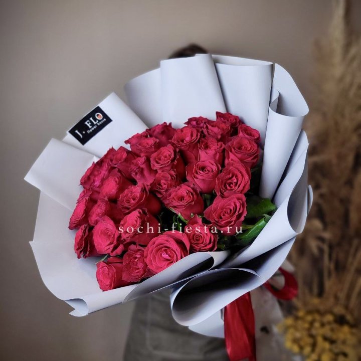 Красные розы 33 шт в Балаково