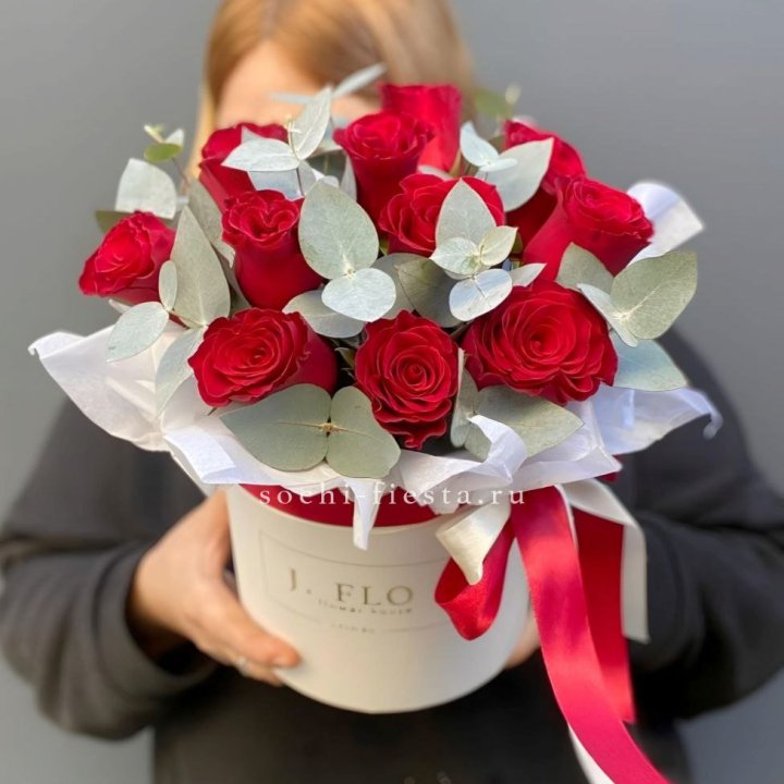 11 роз в шляпной коробке в Балаково