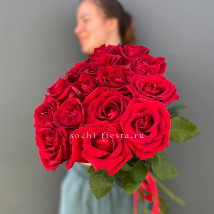 15 красных роз под ленту в Балаково