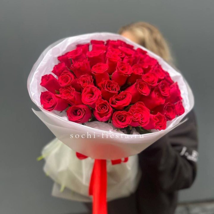 55 красных роз "Амелия" в Балаково