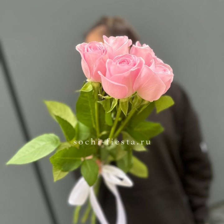 Букет 5 розовых роз  в Балаково