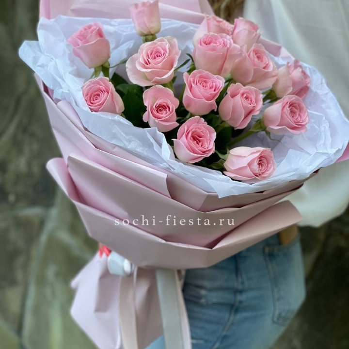 Розовые розы в авторском оформлении в Балаково