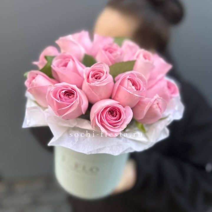 17 розовых роз в цилиндре в Балаково