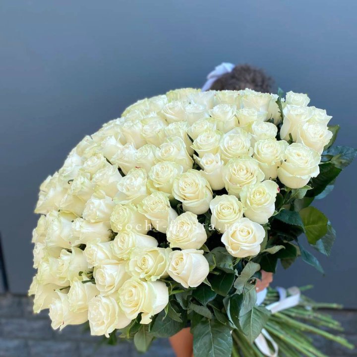 101 белая высокая роза в Балаково
