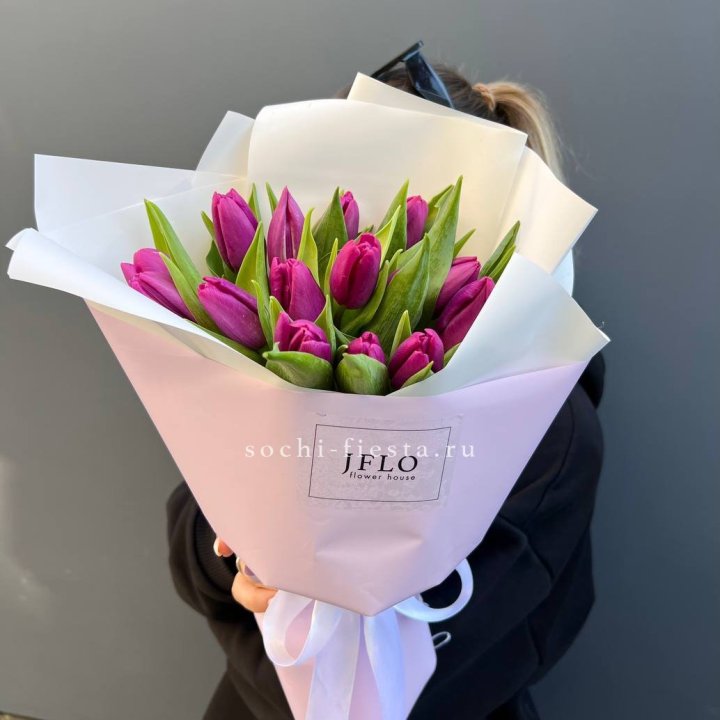 15 пурпурных тюльпанов в Балаково