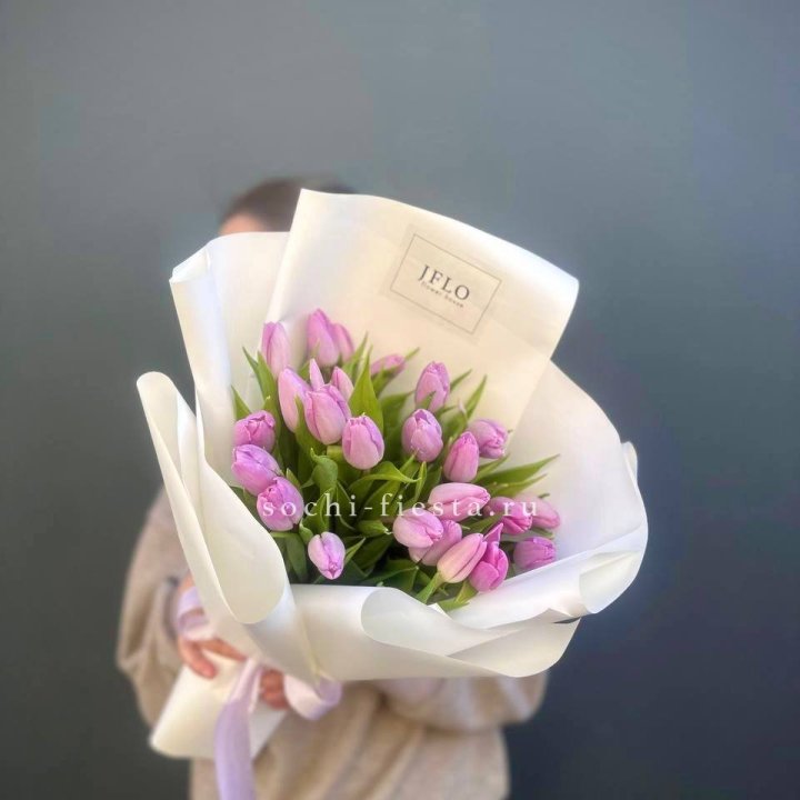 25 сиреневых тюльпанов в Балаково