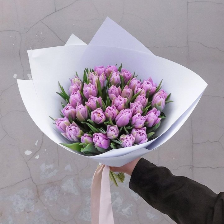 35 сиреневых тюльпанов в Балаково